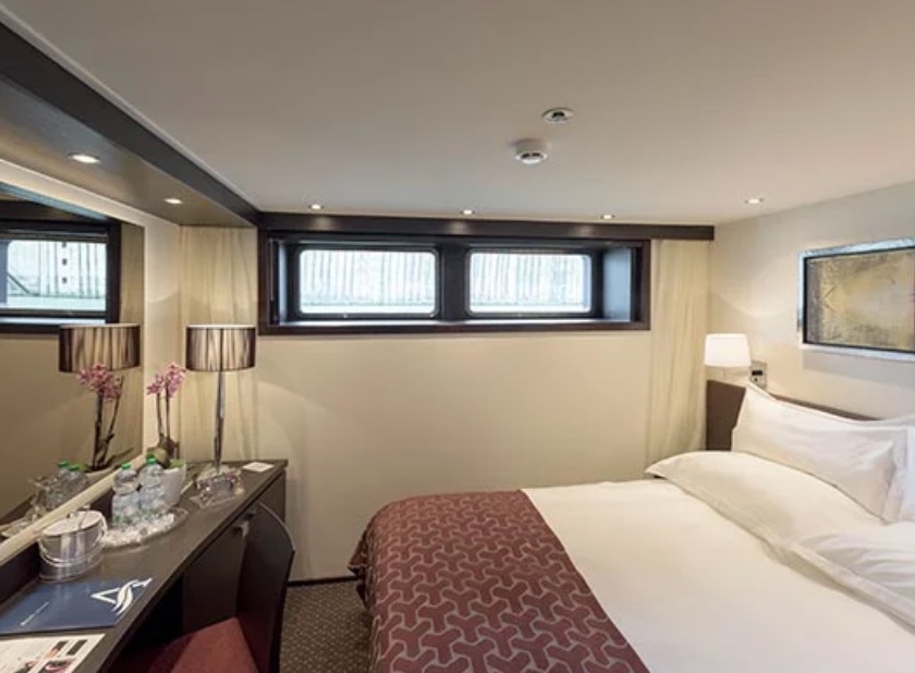 Deluxe suite.jpeg